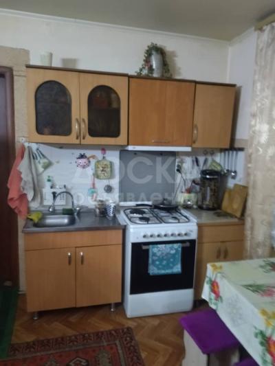 Продаю полдома 5-ком. 98кв. м., этаж-1, 4-сот., стена кирпич, Черноморская .