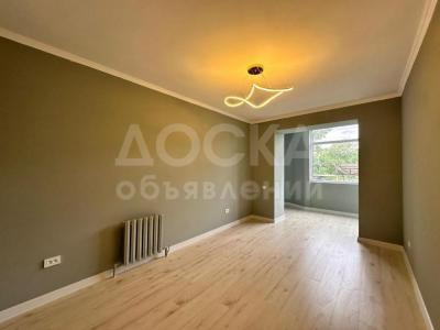 Продаю 2-комнатную квартиру, 80кв. м., этаж - 1/5, 9 мкр.