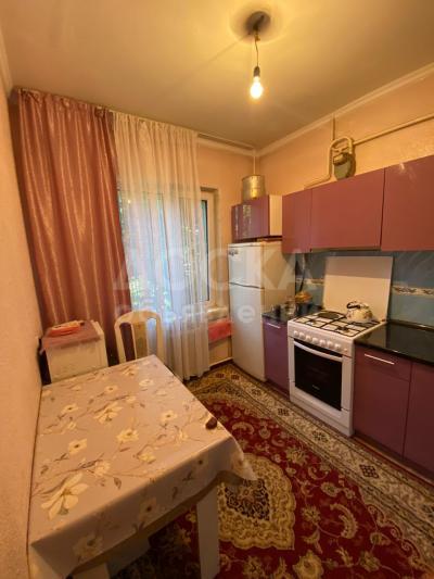 Продаю 2-комнатную квартиру, 58кв. м., этаж - 1/5, Аламедин 1.