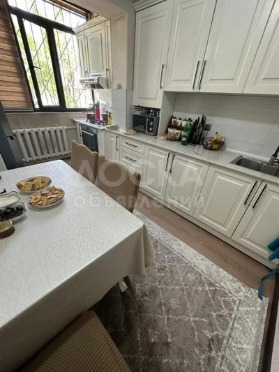 Продаю 3-комнатную квартиру, 67кв. м., этаж - 1/9, Восток 5.