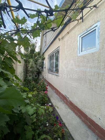 Продаю дом 3-ком. 65кв. м., этаж-1, 1,5-сот., стена кирпич, Киргизия-1.