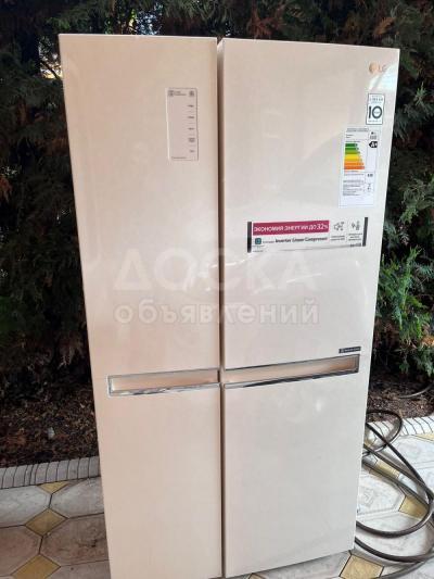 Продается 2-х камерный холодильник LG
