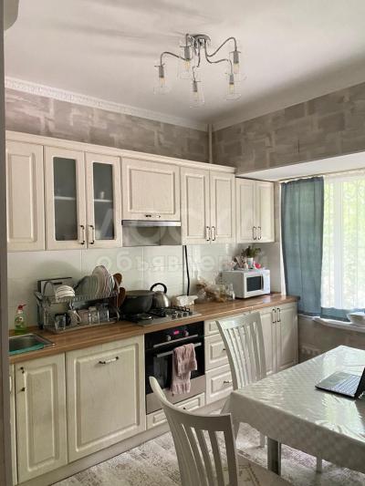 Продаю 2-комнатную квартиру, 62кв. м., этаж - 1/9, 4 мкр.