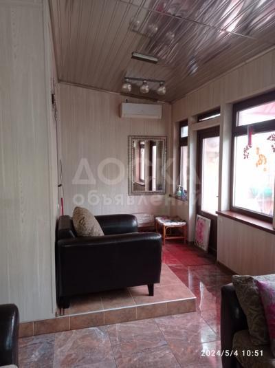 Продаю дом 5-ком. 190кв. м., этаж-2, 9-сот., стена другое,  в центре.