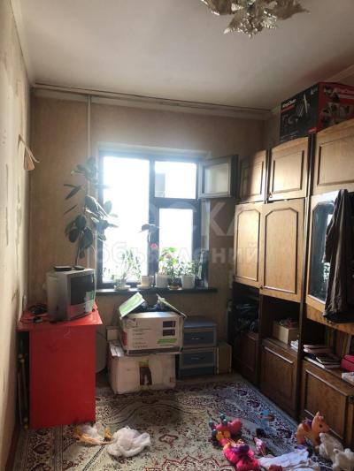 Продаю 3-комнатную квартиру, 1кв. м., этаж - 4/9, центр Пишпека.