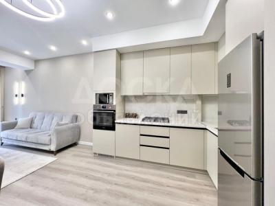 Продаю 2-комнатную квартиру, 56кв. м., этаж - 4/14, Сыдыкова 184, ЖК «Арбат».