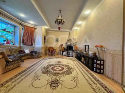 Продаю дом 7-ком. 380кв. м., этаж-2, 12-сот., стена кирпич, жибек жолу .