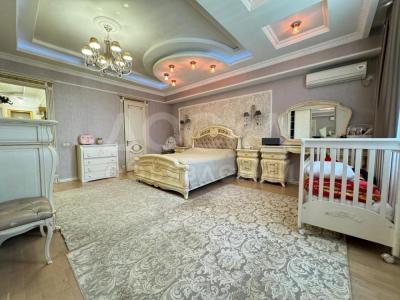 Продаю 4-комнатную квартиру, 229кв. м., этаж - 5/9, орозбекова .