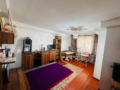 Продаю 2-комнатную квартиру, 46кв. м., этаж - 1/3, Ата-Тюрк.