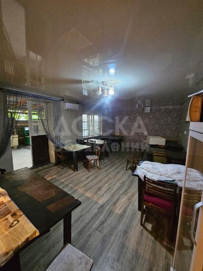 Продаю торговое помещение  5,4кв. м., г. Кара-Балты, адрес: Жайыл Баатыра № 60.