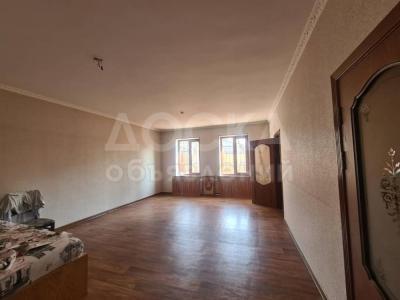 Продаю дом 6-ком. 200кв. м., этаж-2, 4-сот., стена кирпич, ул Суванбердиева/Белорусская.