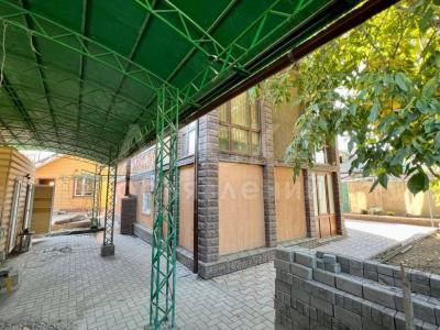 Продаю дом 5-ком. 138кв. м., этаж-2, 4-сот., стена кирпич, Ракетная 4.