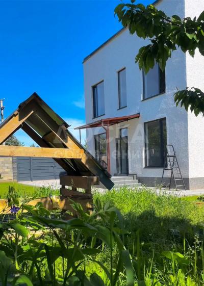 Продаю дом 4-ком. 126кв. м., этаж-2, 5-сот., стена кирпич, С Байтик. Садовое Товарищество "Эмгек".