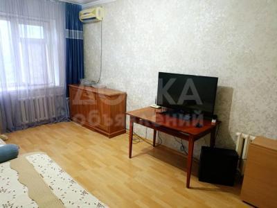 Продаю 2-комнатную квартиру, 48кв. м., этаж - 3/5, Ул.Чокморова пересекает проспект Молодой Гвардии .