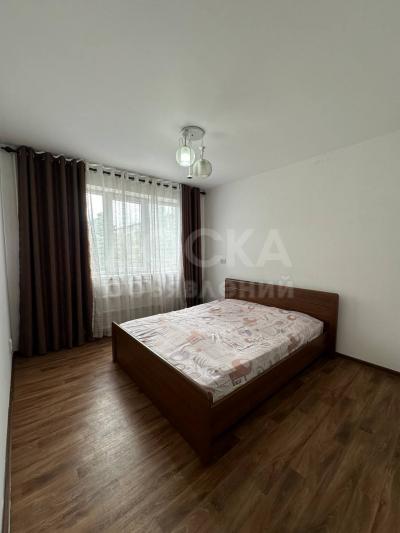 Продаю 2-комнатную квартиру, 55кв. м., этаж - 2/5, 8 мкр.