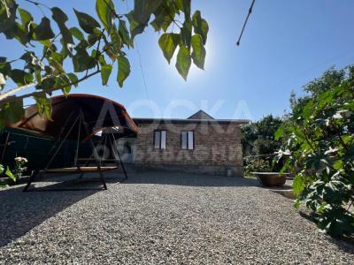 Продаю дом 3-ком. 65кв. м., этаж-1, 4-сот., стена кирпич, Чон Арык.