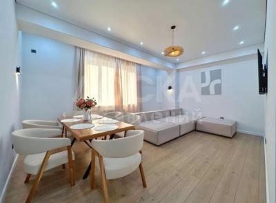 Продаю 3-комнатную квартиру, 98кв. м., этаж - 10/10, Киевская / Тоголок Молдо .