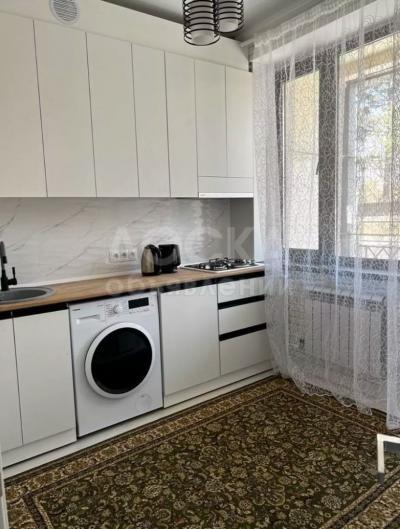 Продаю 1-комнатную квартиру, 43кв. м., этаж - 2/12, Ботанический сад.