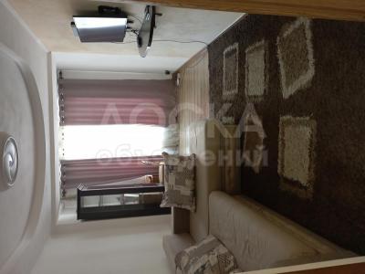 Продаю 2-комнатную квартиру, 65кв. м., этаж - 2/10, Фрунзе/Турусбекова .