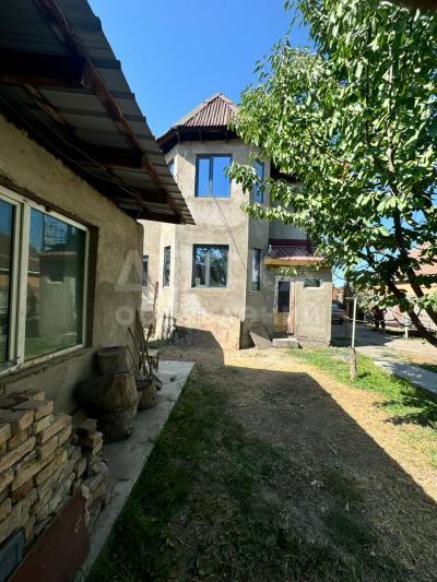 Продаю дом 6-ком. 182кв. м., этаж-2, 6-сот., стена кирпич, Новопавловка  Ж/М Ата-Журт.