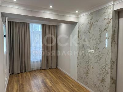 Продаю 2-комнатную квартиру, 63кв. м., этаж - 2/10, мкр. Аламедин-1.