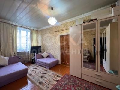 Продаю 2-комнатную квартиру, 43кв. м., этаж - 1/2, Абая/Ахунбаева.