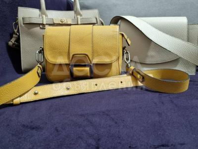 Классические сумки. Италия, Материал: Натуральная кожа, Застежка на молнии, Множество карманов, Оригинал, Женские, Б/у