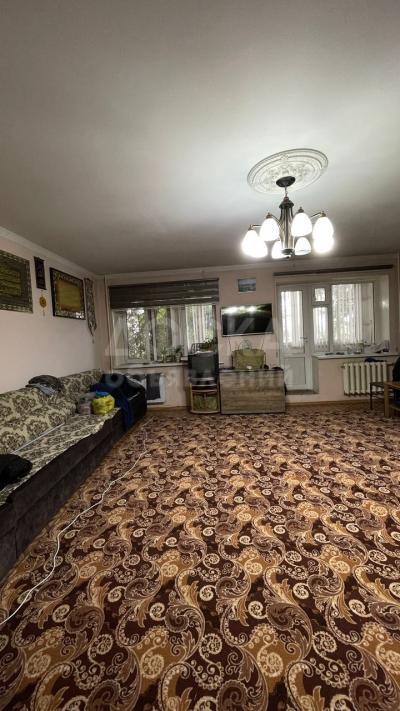 Продаю 4-комнатную квартиру, 136кв. м., этаж - 3/5, Мкр. Аламедин 1.