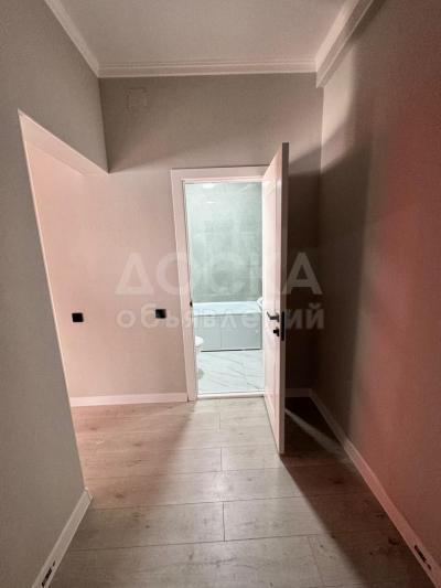 Продаю 1-комнатную квартиру, 38кв. м., этаж - 4/5, Мкр. Аламедин 1.