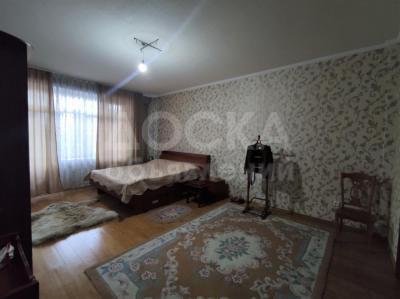 Продаю 5-комнатную квартиру, 260кв. м., этаж - 2/9, Академия наук.