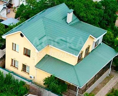 Продаю дом 7-ком. 303кв. м., этаж-2, 5-сот., стена кирпич, Бектенова/ Суванбердиева.