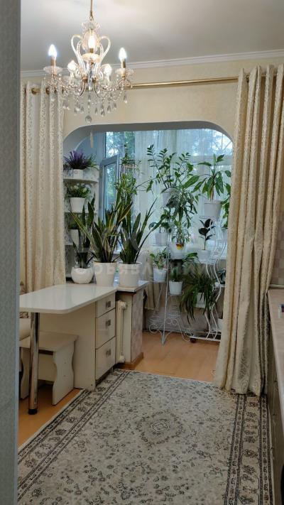 Продаю 1-комнатную квартиру, 36кв. м., этаж - 1/9, 6 мкр.