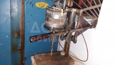 Продаю настольно-сверлильные станки (СССР), инструменты (сверла, резцы, фрезы),оснастка,,шкафы,ящики