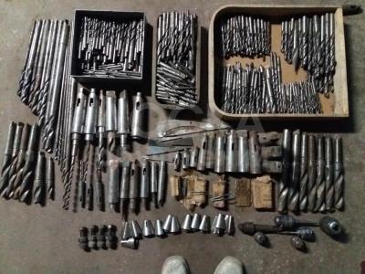 Продаю  инструменты  (СССР) и приспособления: фрезы, резцы, сверла по металлу и по бетону, развертки, метчики , плашки и их держатели, ключи, отвертки крестовые, защитные и сварочные очки, щиты для лица,  твердосплавные пластины и др.; шестерня, штуцера и