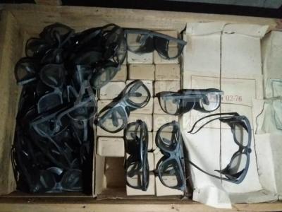 Продаю новые (СССР) очки слесарные и сварочные, щиты защитные для лица,  каски строительные, шахтерские и пожарных.