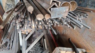 Продаю (СССР) металлические прутки (кругляк), листы, трубы, швеллера, уголки, рельсы и др.