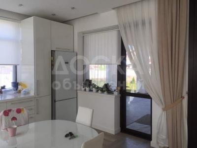 Сдаю дом 6-ком. 300кв. м., этаж-2, 6-сот., стена кирпич, акун.