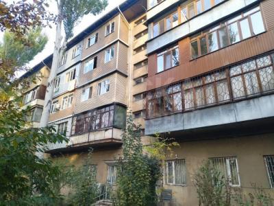 Продаю 1-комнатную квартиру, 35кв. м., этаж - 2/5, Молодая Гвардия/Боконбаева.