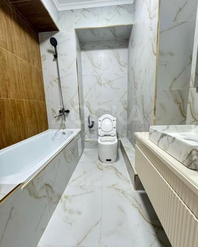 Продаю 2-комнатную квартиру, 68кв. м., этаж - 3/12, мкр Асанбай.