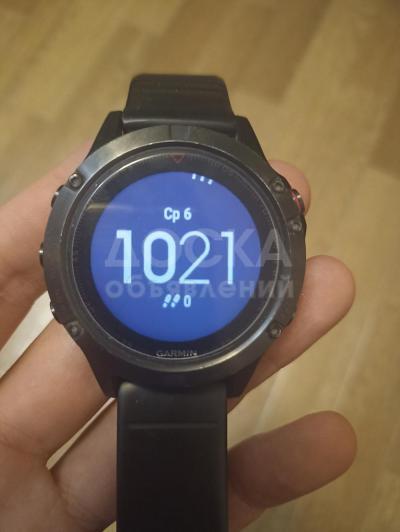 Продаю Garmin Fenix 5 c проводом зарядки