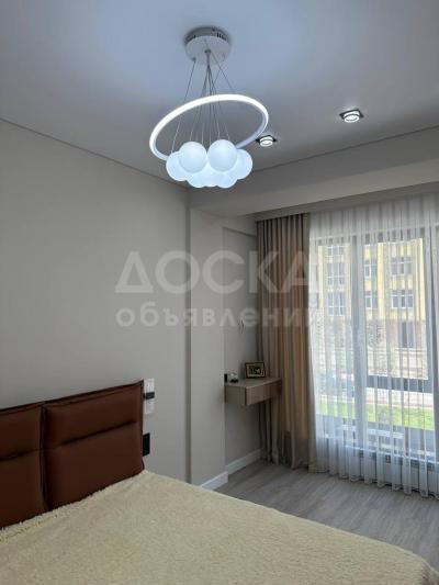 Продаю 1-комнатную квартиру, 58, 7кв. м., этаж - 2/10, ул. Токомбаева.