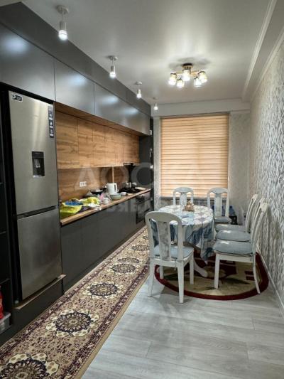 Продаю 2-комнатную квартиру, 83кв. м., этаж - 1/16, ул. Горького.