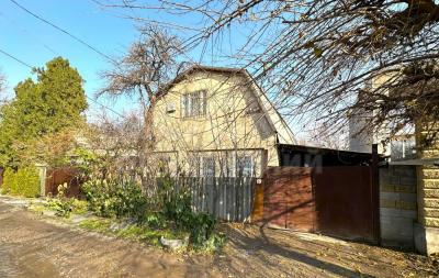 Продаю дом 5-ком. 193кв. м., этаж-2, 3,3-сот., стена кирпич, ул. Маяковского 5.