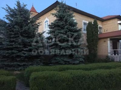 Продаю дом 9-ком. 460кв. м., этаж-2, 10-сот., стена кирпич, жм Кок-Жар.