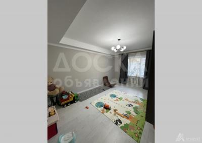 Продаю 2-комнатную квартиру, 65кв. м., этаж - 1/10, Восток-5.