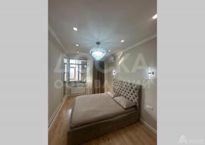 Продаю 3-комнатную квартиру, 137кв. м., этаж - 5/10, Cтарый Аэропорт.