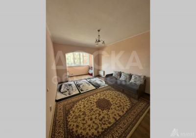 Продаю 1-комнатную квартиру, 44кв. м., этаж - 1/9, Улан-2.