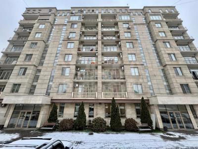 Продаю 3-комнатную квартиру, 107,4кв. м., этаж - 4/9, 8 мкр. А.Токонбаева/Ж.Пудовкина .