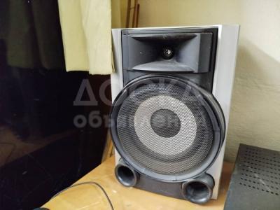 Музыкальный центр "Сони".