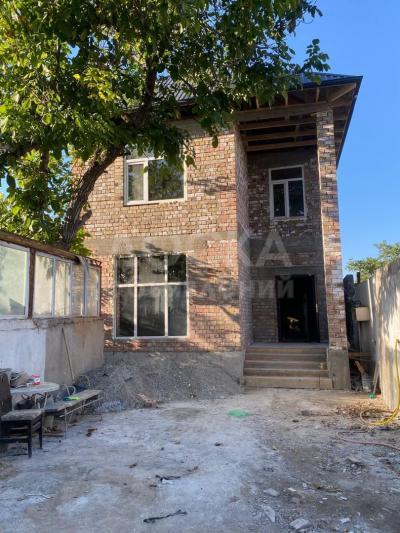 Продаю дом 5-ком. 160кв. м., этаж-2, 4-сот., стена кирпич, лущихина пишпек .